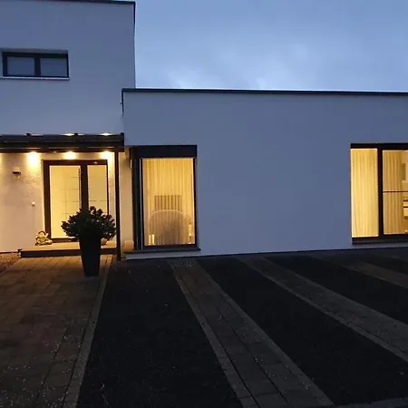 Uitzicht Op De Pellenz Holiday home