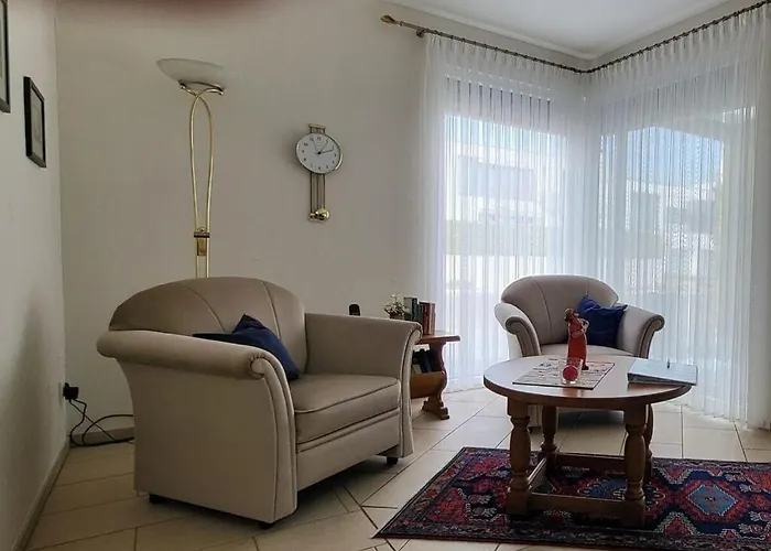 بيت للعطل Uitzicht Op De Pellenz *