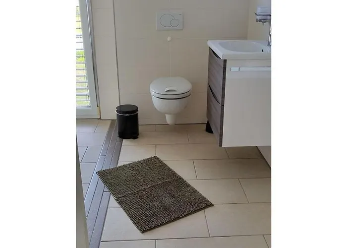 بيت للعطل Uitzicht Op De Pellenz *