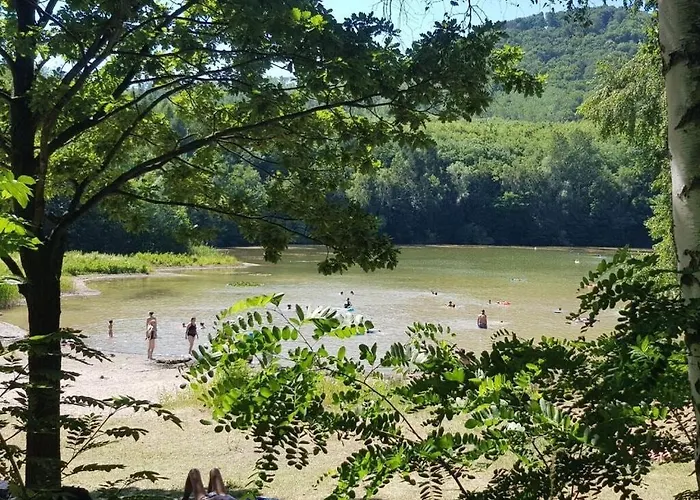 Uitzicht Op De Pellenz بيت للعطل