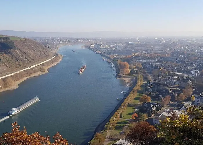 بيت للعطل Uitzicht Op De Pellenz *